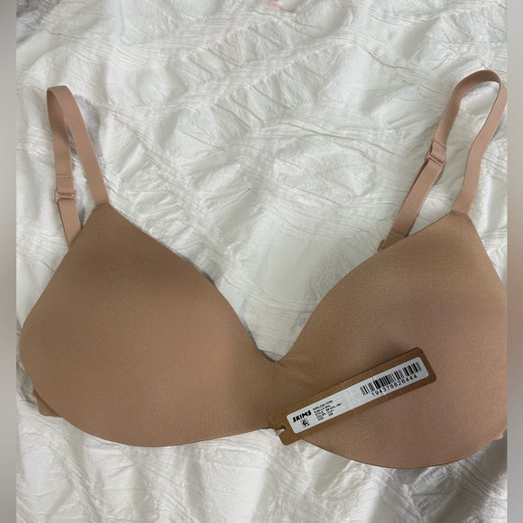 SKIMS XS and 32B bras - Picture 5 of 5